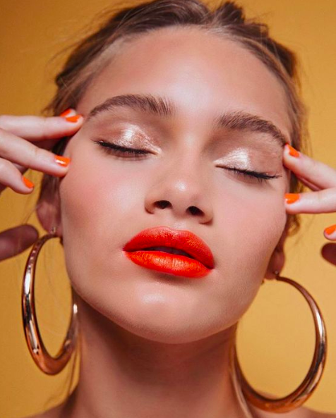 How To Wear A Bold Lipstick