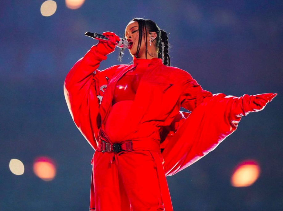 Rihanna Announced Second Pregnancy At The Super Bowl
