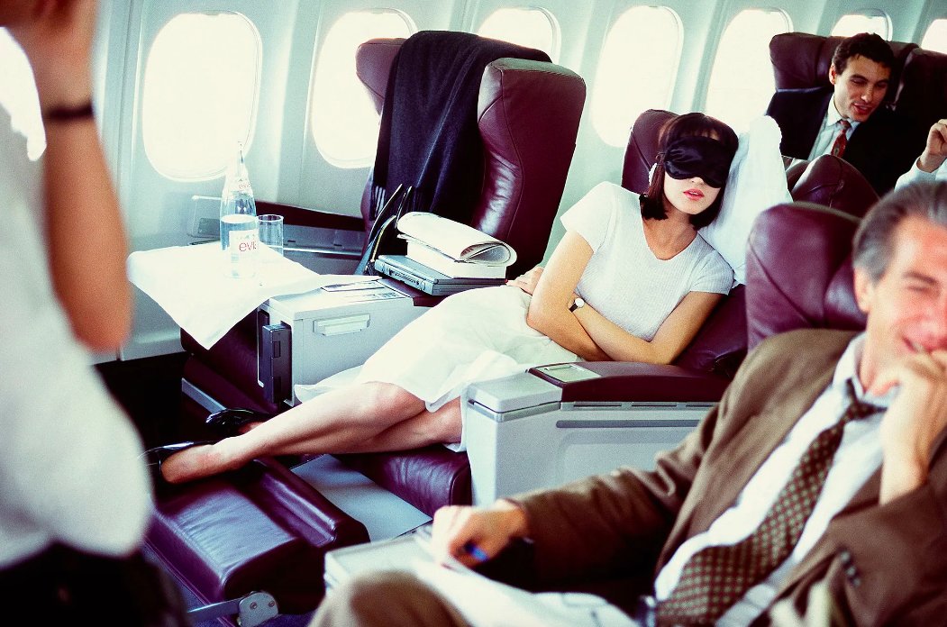 13 Items You Should Carry In Your Bag When You Have A Long Flight