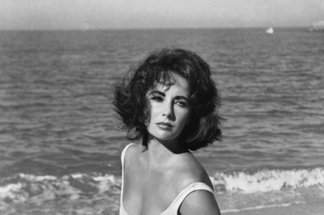 16 Divine Photos Of Elizabeth Taylor Enjoying Summer
