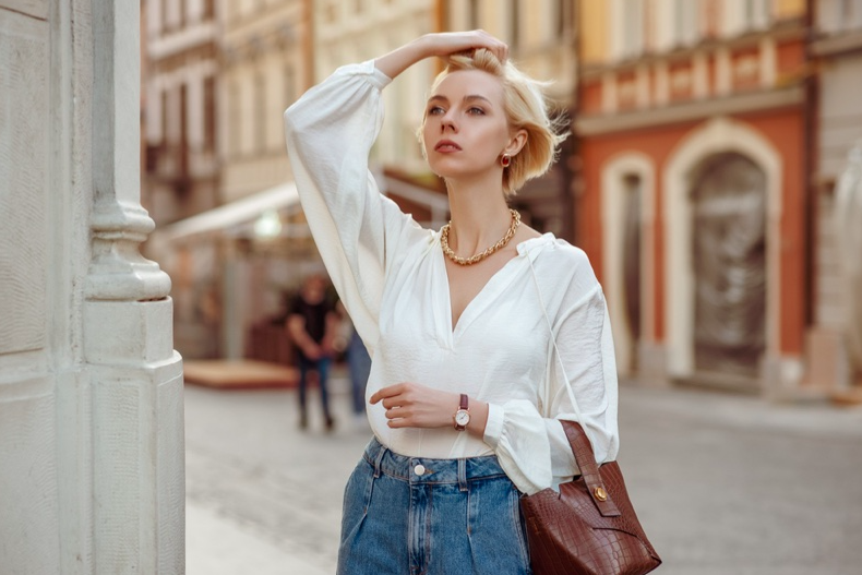 How The White Shirt And Jeans Has Become The Star Outfit Of The Year